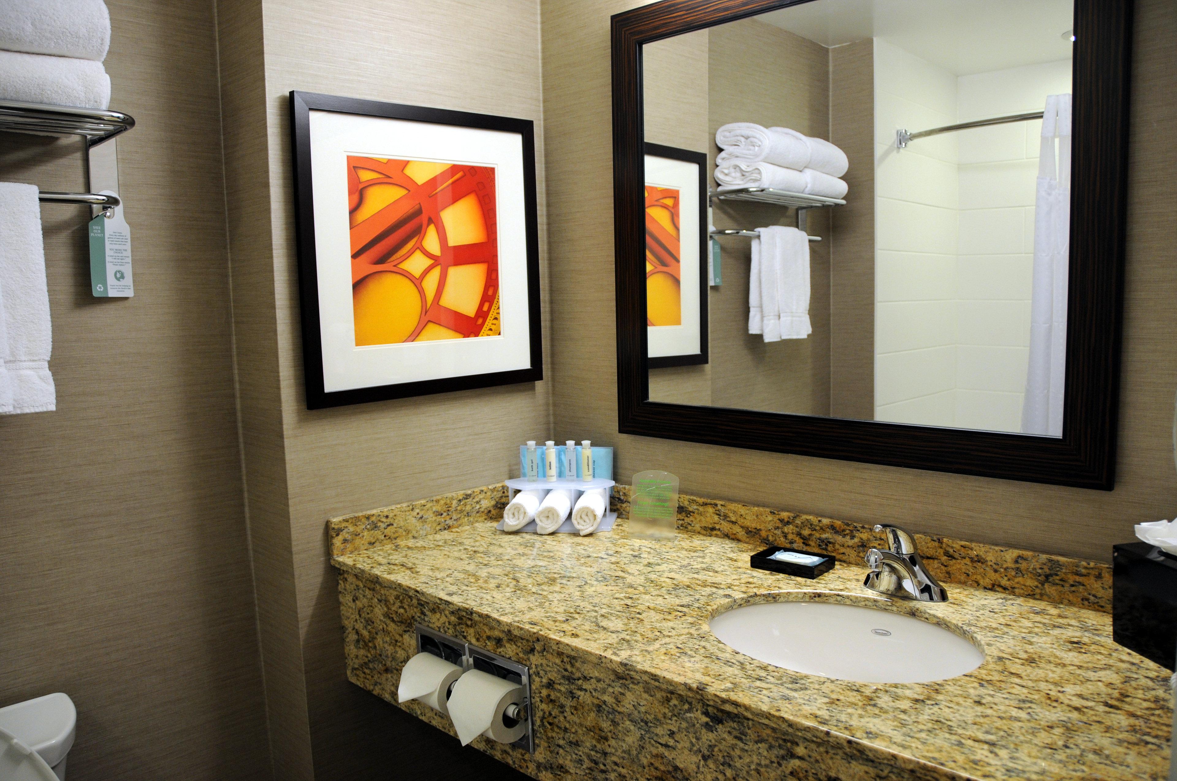 Chateau Inn & Suites Bonnyville Екстериор снимка