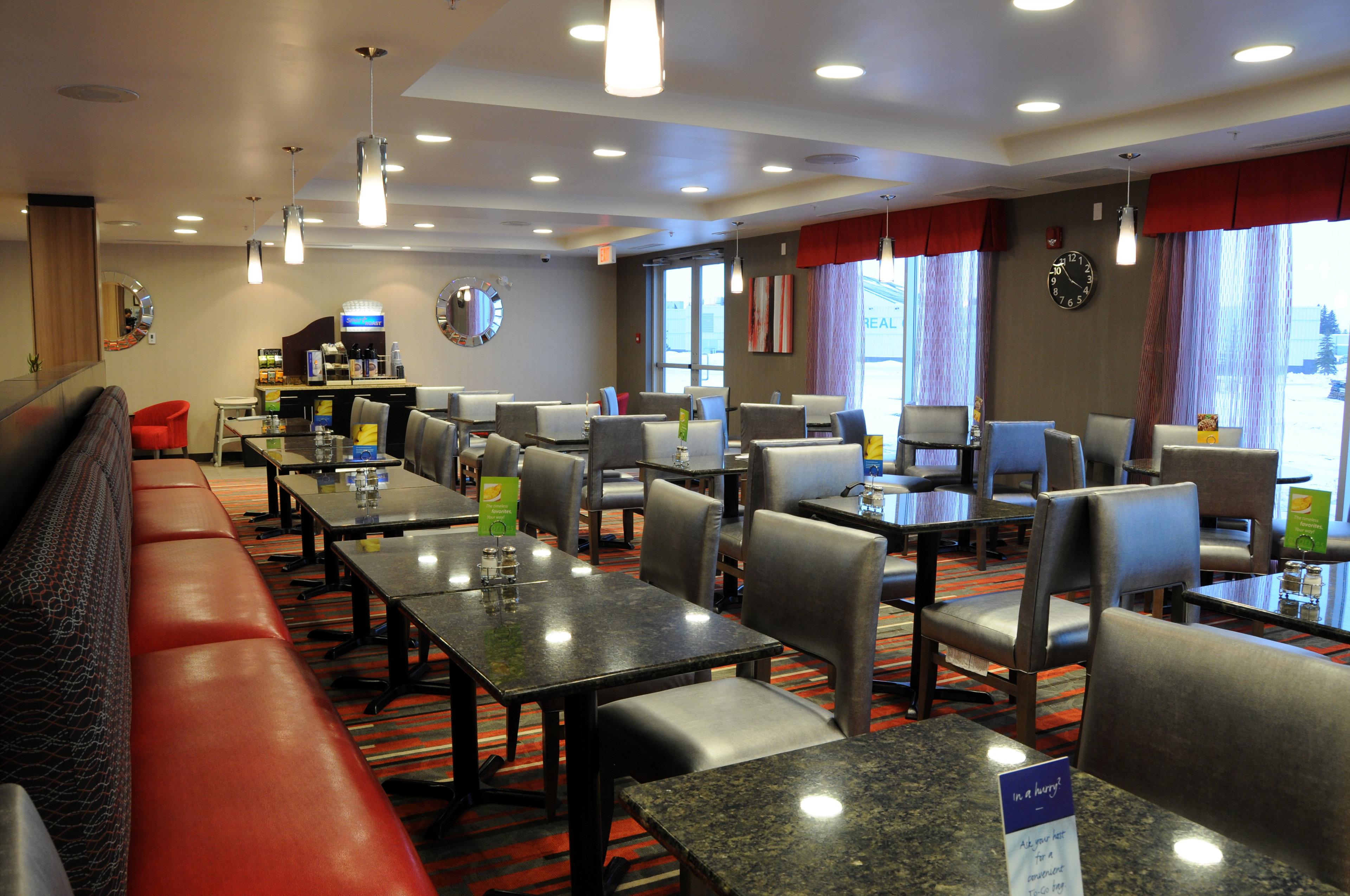 Chateau Inn & Suites Bonnyville Екстериор снимка