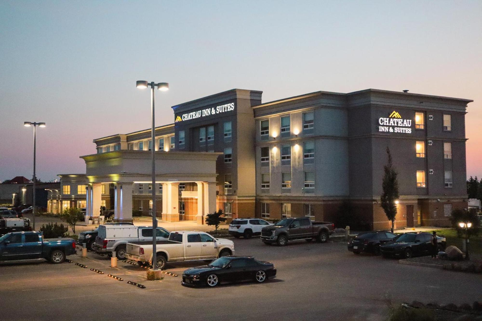 Chateau Inn & Suites Bonnyville Екстериор снимка