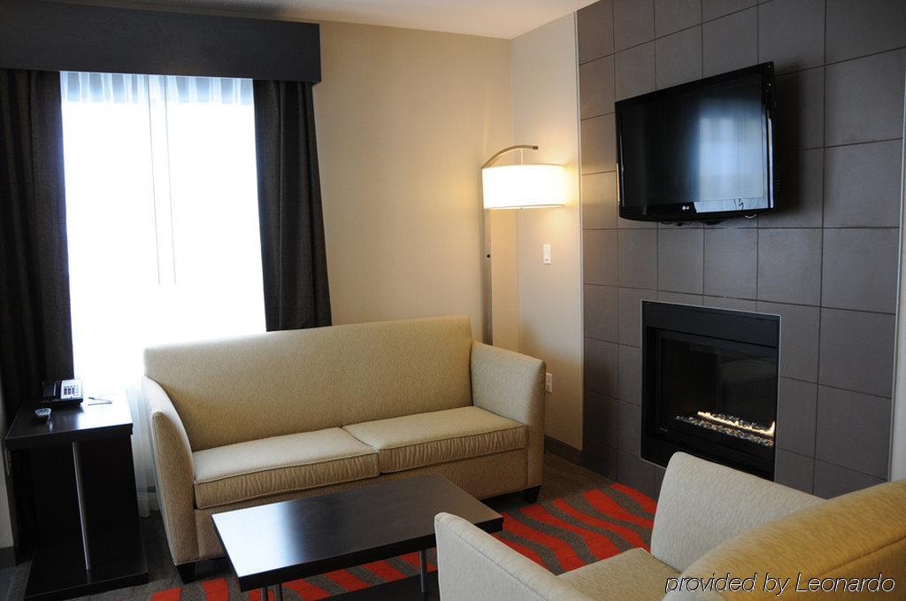 Chateau Inn & Suites Bonnyville Екстериор снимка