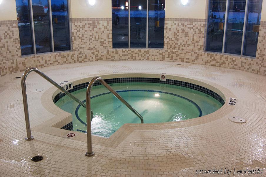 Chateau Inn & Suites Bonnyville Екстериор снимка