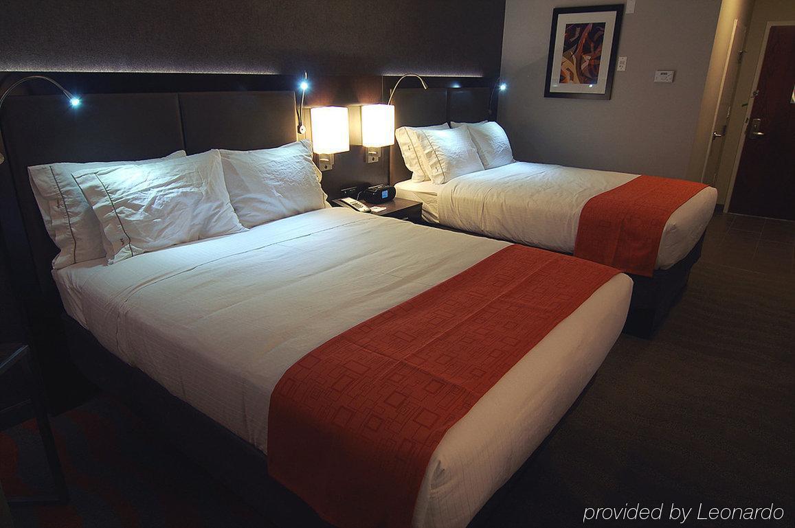 Chateau Inn & Suites Bonnyville Екстериор снимка