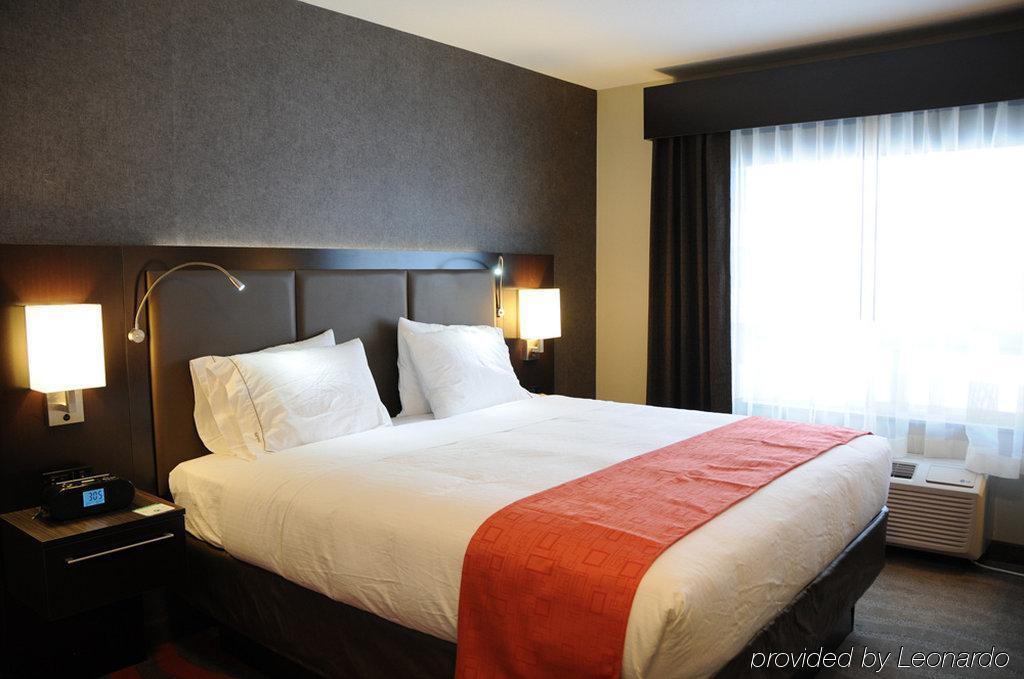 Chateau Inn & Suites Bonnyville Екстериор снимка