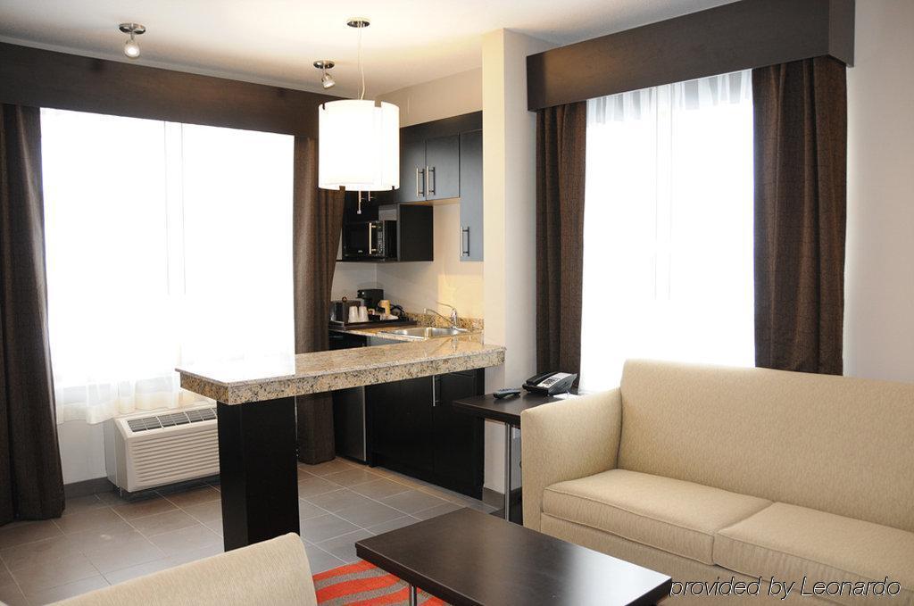 Chateau Inn & Suites Bonnyville Екстериор снимка