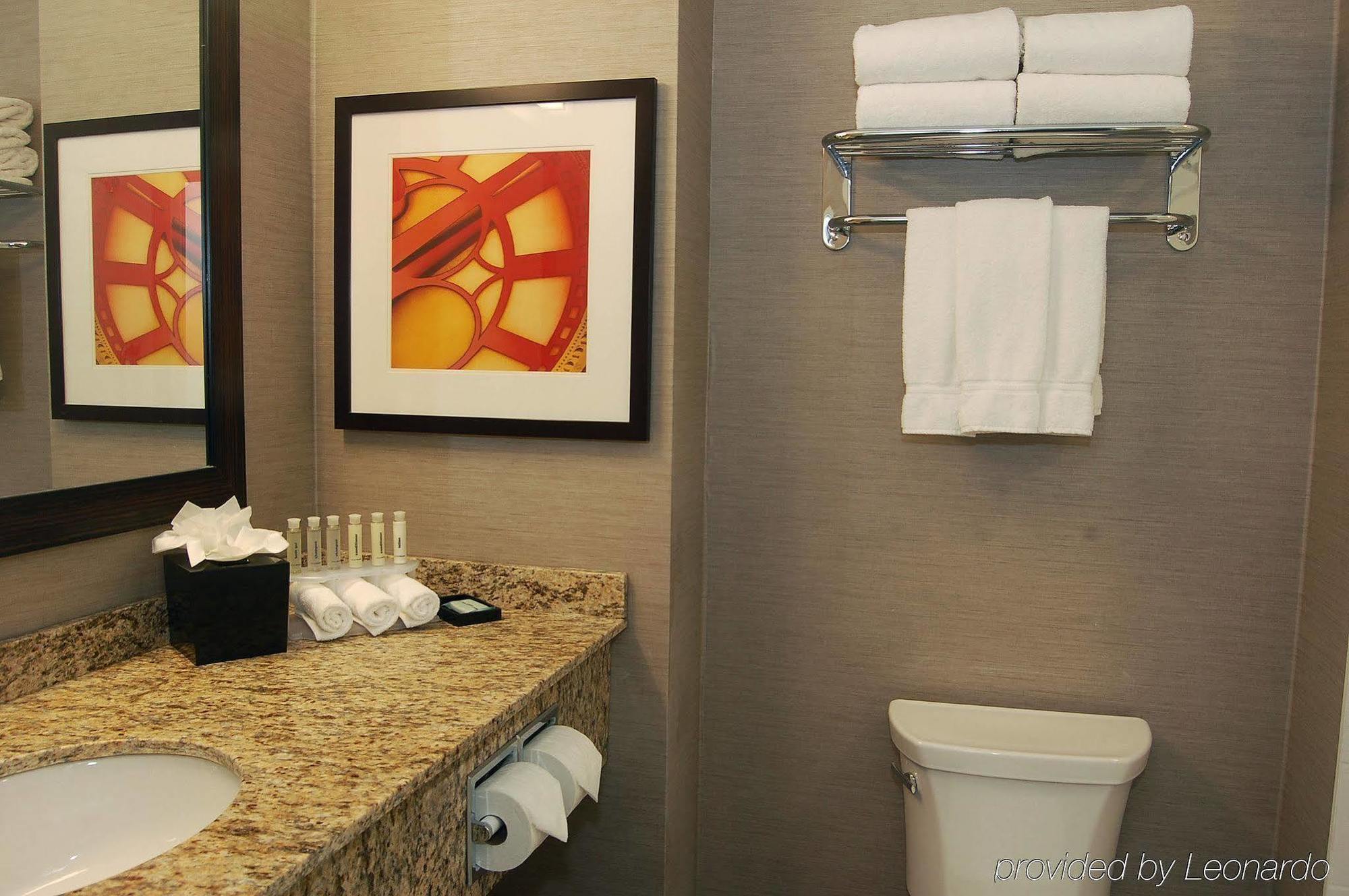 Chateau Inn & Suites Bonnyville Екстериор снимка