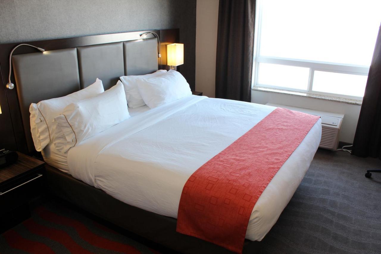 Chateau Inn & Suites Bonnyville Екстериор снимка